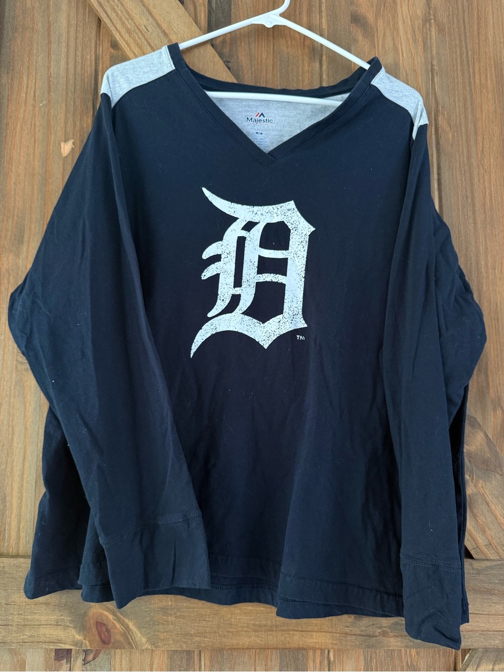 Detroit Tigers Navy Long-Sleeve V-Neck Tee